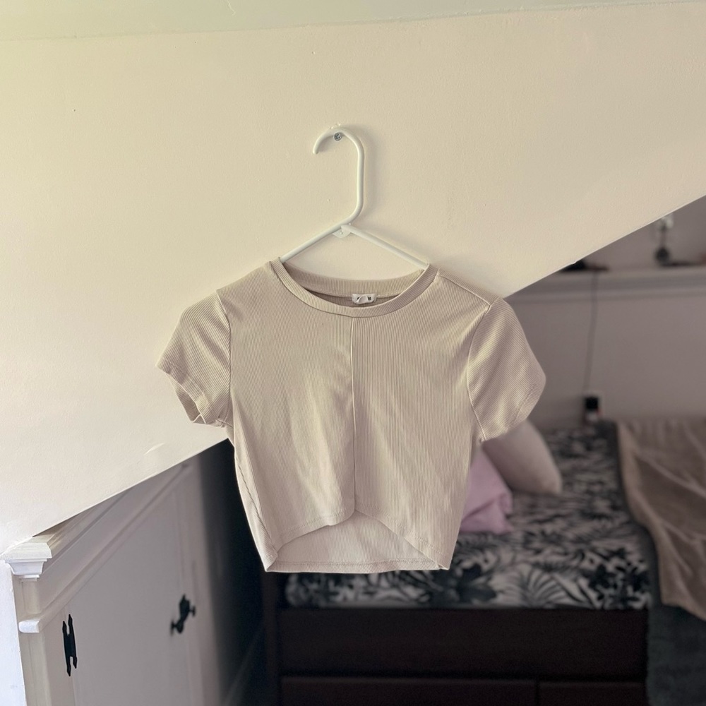 garage cropped top